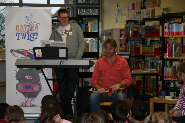 gal/2010/2010 Saitentwist Buecherei Borbeck 90 Jahre 18.11/2010 Saitentwist Buecherei Borbeck 90 Jahre 18.11. 006.jpg